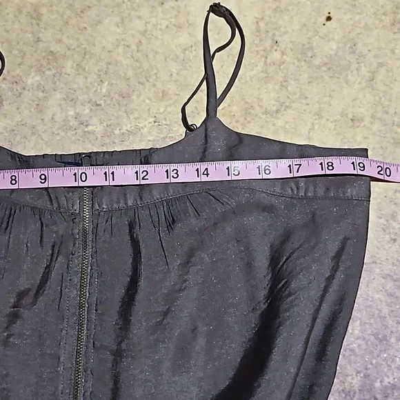 Gap | Olive Gray Lightweight Strappy Romper - Picture 5 of 9